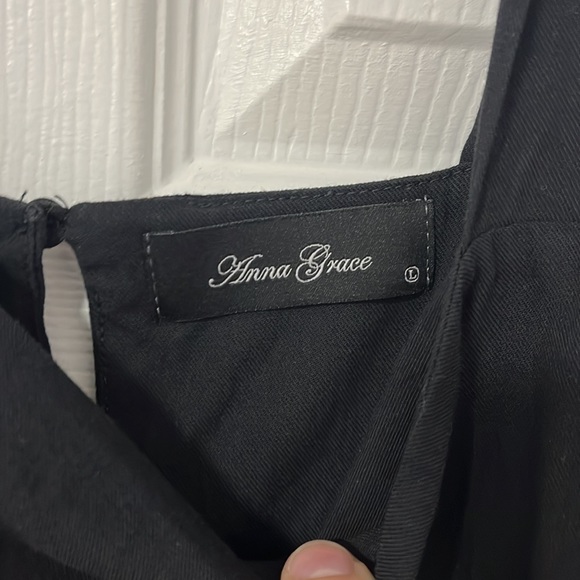 Anna Grace Black Dress - Picture 2 of 4